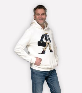 sweatshirt homme goldorak mockup front ivoire